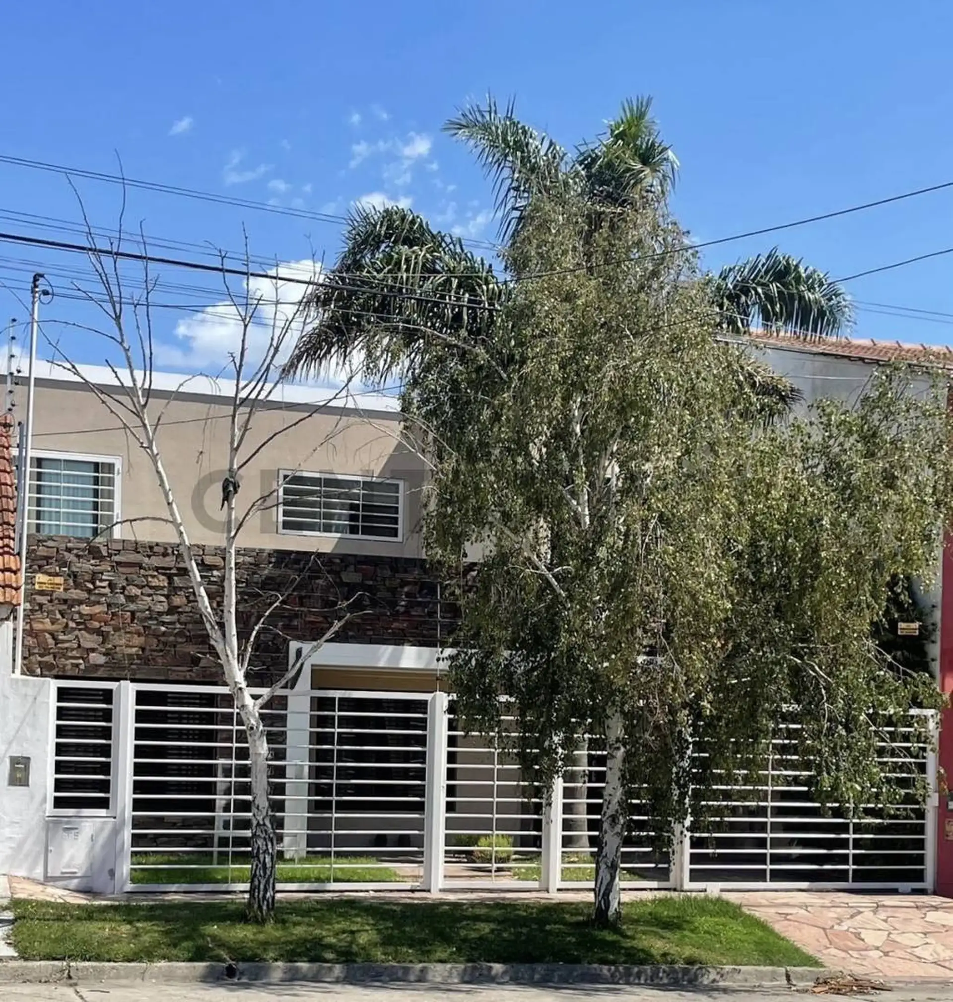 VENTA CHALET 6 AMBIENTES BARRIO SAN CARLOS