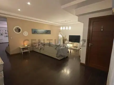 Casa 6 ambientes con 3 baños
