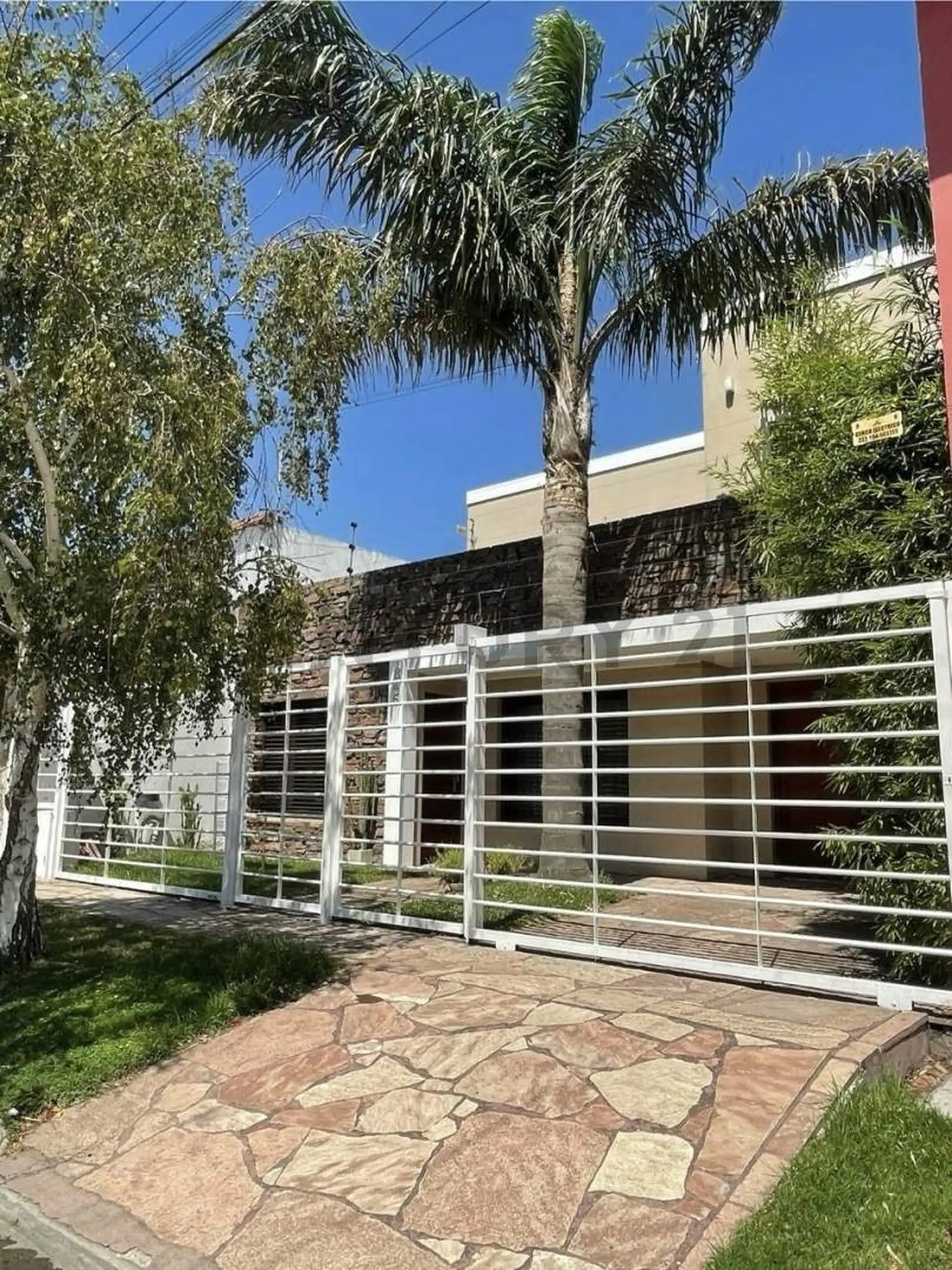 VENTA CHALET 6 AMBIENTES BARRIO SAN CARLOS