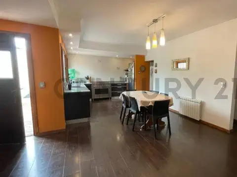 VENTA CHALET 6 AMBIENTES BARRIO SAN CARLOS