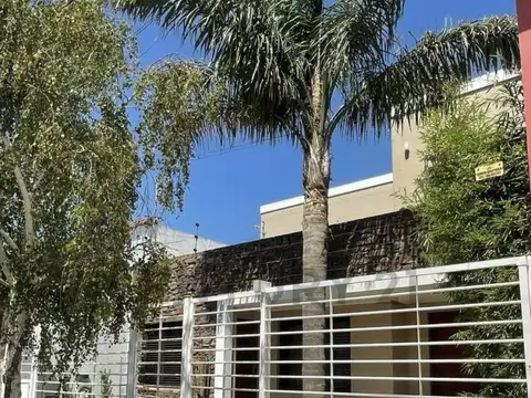 VENTA CHALET 6 AMBIENTES BARRIO SAN CARLOS