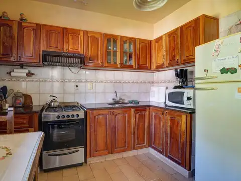 Casa 4 ambientes con 2 baños