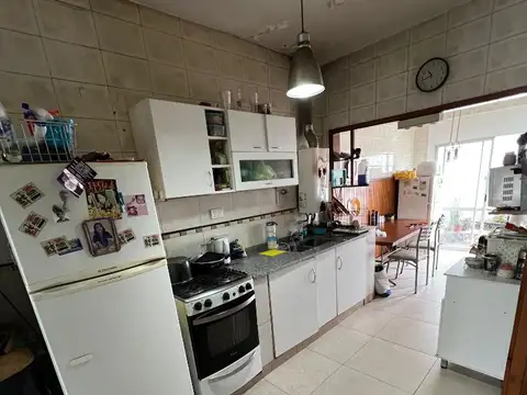 Depto Tipo Casa 6 ambientes con 2 baños