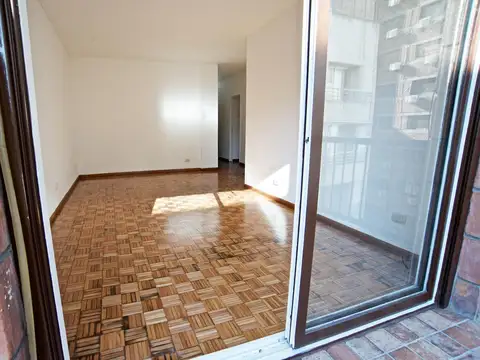 Av Luis Maria Campos al 300