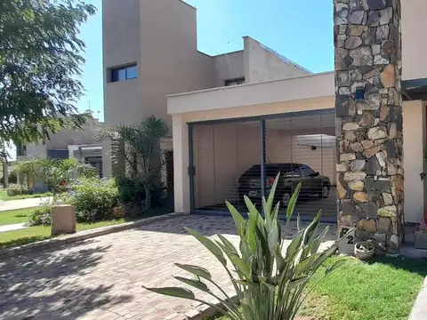 Excelente Casa en Guaymallen complejo cerrado 