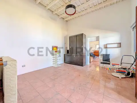 VENTA DOS CASAS-COCHERA-PATIO VERDE-PISCINA