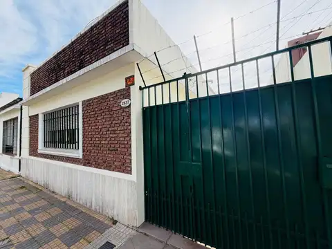 Casa 5 ambientes con 1 baño