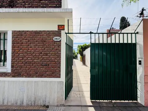 Casa en Alquiler con 3 cocheras
