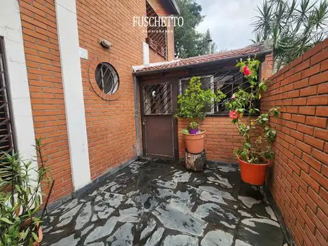 Boulogne (Thames 1545) PH al fondo. 4 dorm. 3 baños. Patio. Cochera. Impecable!