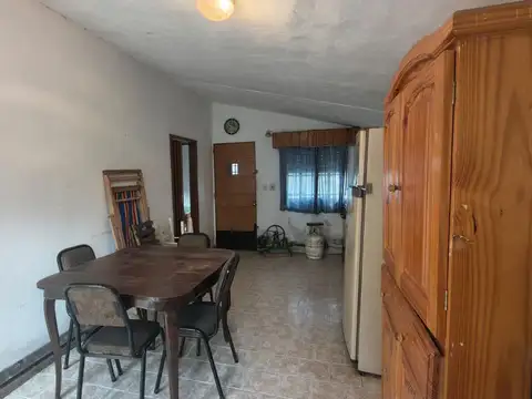 Casa 3 ambientes con 1 baño