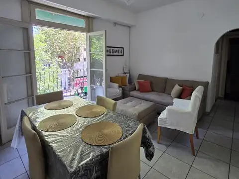 Flores - Departamento 4 ambientes con balcón al frente