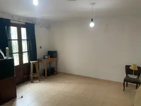 Casa en Alquiler con 2 cocheras