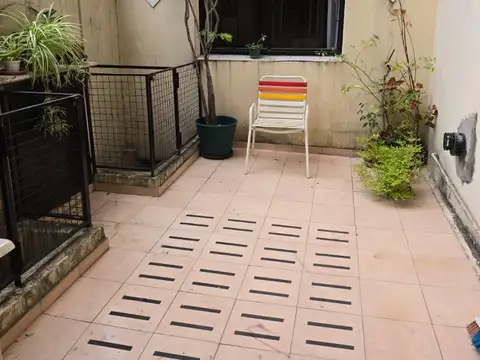 FLORESTA.BAHIA BLANCA Y RIVADAVIA. 3 AMB.AMPLIOS 1er.P. FTE C/PATIO Y BALCON MUY BUEN ESTADO!