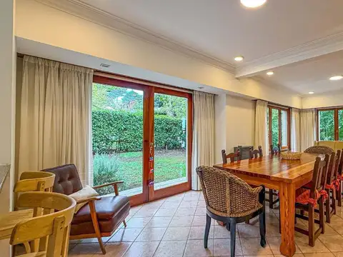 VENTA CASA 5 AMBIENTES PARQUE Y PISCINA SIERRAS