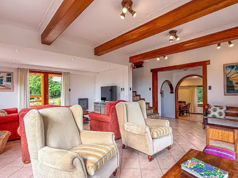 Casa en Venta con 3 cocheras