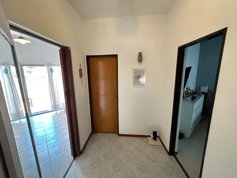 Casa 10 ambientes con 3 baños