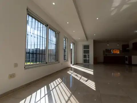Casa en Venta en Sarmiento - Luján, USD 133.000