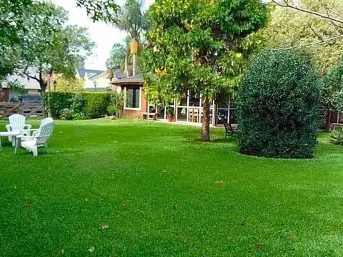 Casa 8 ambientes con 3 baños