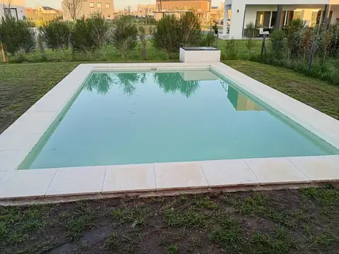 Casa en Venta con 3 cocheras