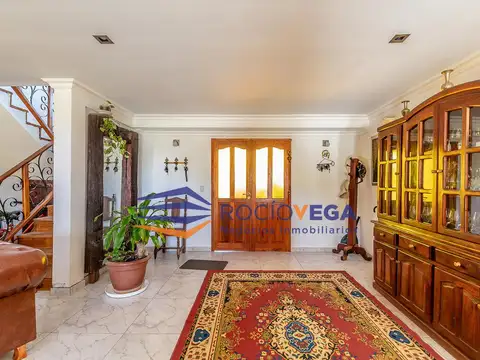 Casa 5 ambientes con 4 baños