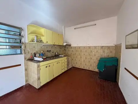 EN VENTA - CASA 2 DORMITORIOS PATIO Y JARDIN - BARRIO HESPAÑA Y HOSPITALES
