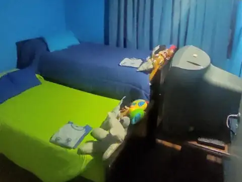 Casa 6 ambientes con 2 baños