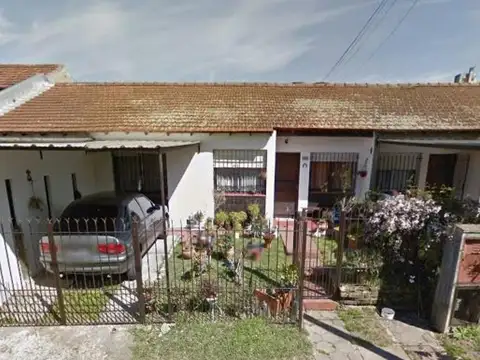 Casa en venta - 4 Dormitorios 2 Baños - Cochera - 329mts2 - Villa Elvira