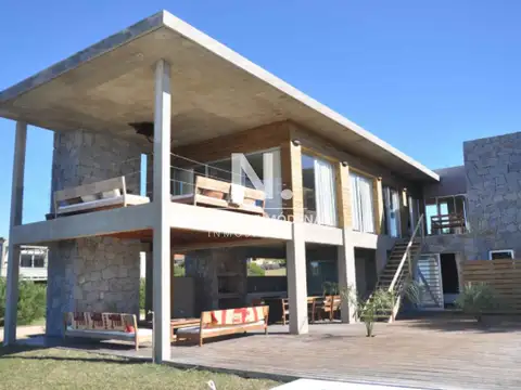 Casa en Village del Faro de 5 dormitorios en venta.