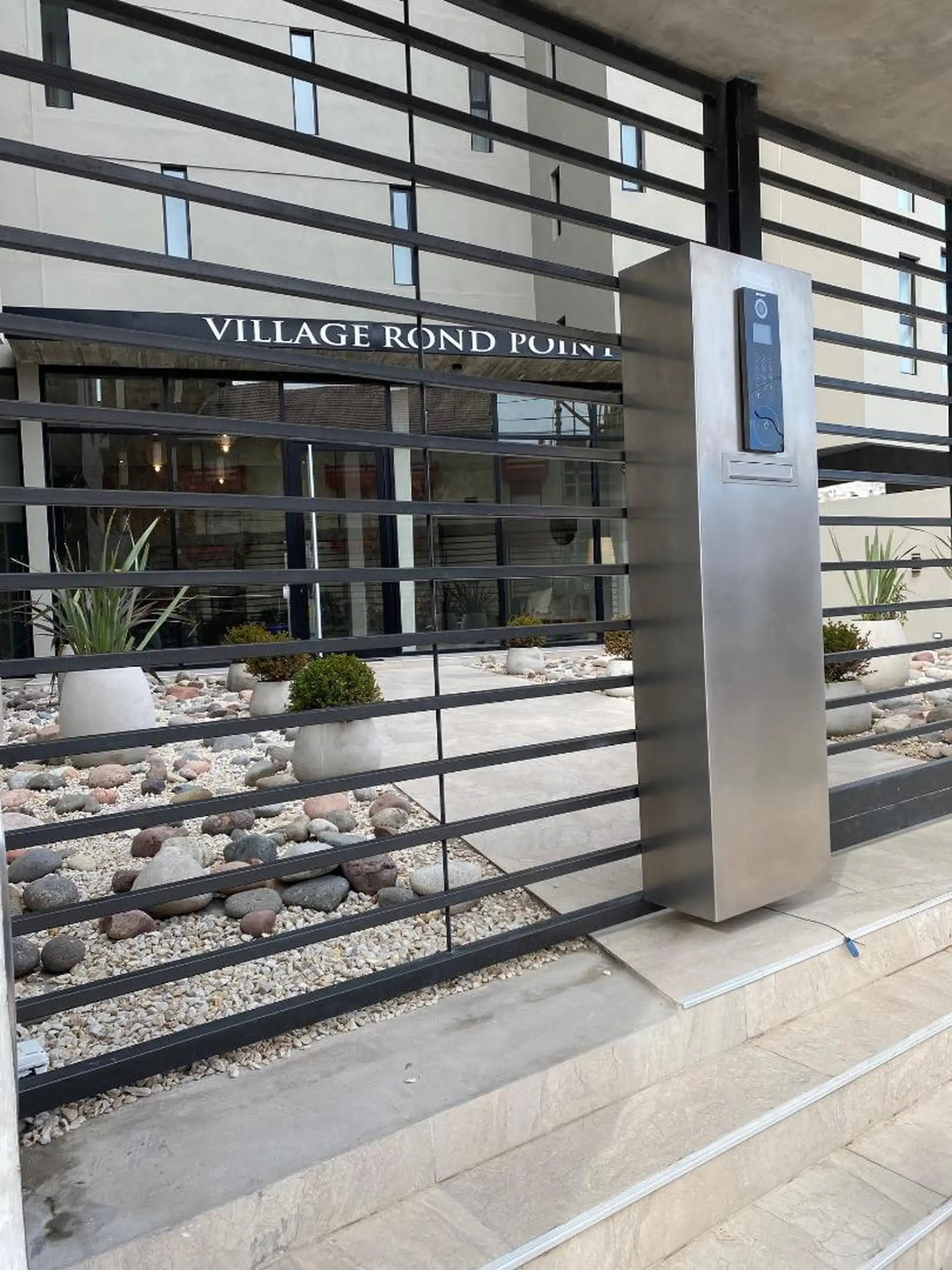 Depto 2 amb c/cochera Edificio Village Rond Point