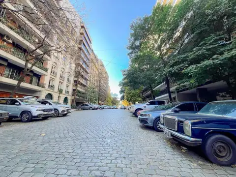 Exclusivo Semipiso Cuatro Ambientes con Cochera en la Isla, Recoleta