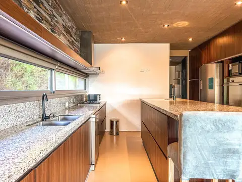 Casa en Alquiler con 1 cochera