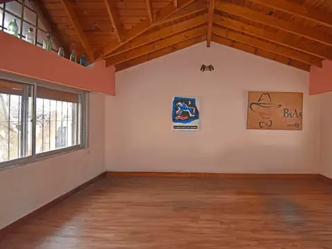 Casa en Venta con 3 cocheras