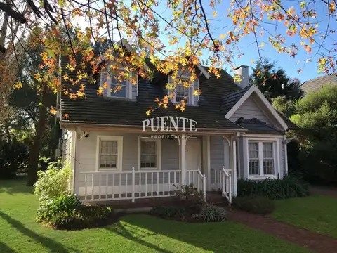 Casa en Venta con 2 cocheras