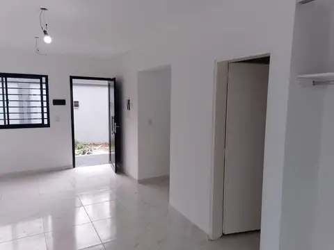MONOAMBIENTE A ESTRENAR CON PATIO, LOMAS DE ZAMORA
