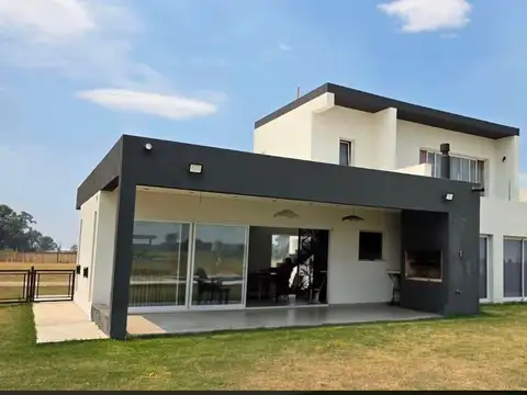 CASA 5 AMBIENTES EN VENTA EN CANNING CON PILETA