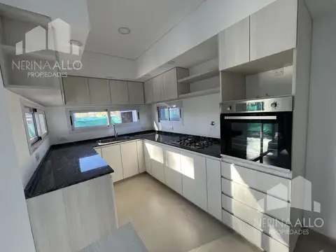 Venta de Casa en Barrio Cerrado Alvarez del Bosque, MORENO, A ESTRENAR