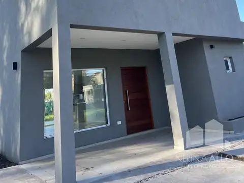 Casa 4 ambientes con 2 baños