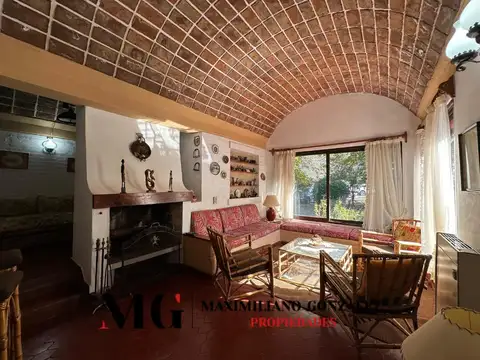 Casa en Alquiler con 2 cocheras