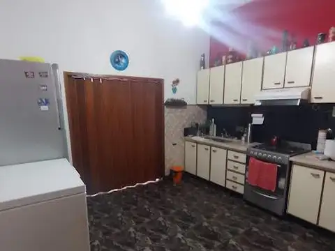 Casa en Venta con 3 cocheras