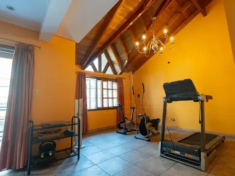 Castelar Norte centro Impecable chalet en venta