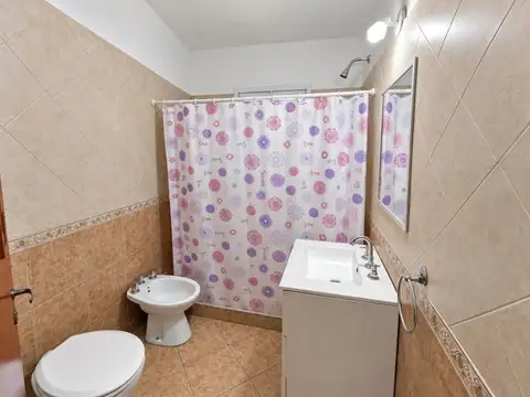 Casa en Venta, 3 dormitorios, Zona 2, Dean Funes y Catamarca