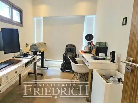 Casa en Venta con 3 cocheras
