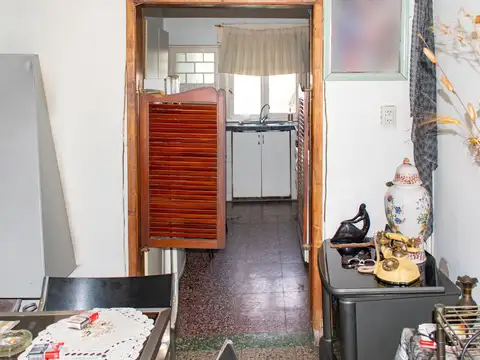 VENTA CASA 5 AMBIENTES CON PATIO Y COCHERA EN LANUS ESTE