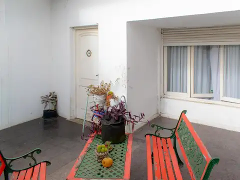 VENTA CASA 5 AMBIENTES CON PATIO Y COCHERA EN LANUS ESTE