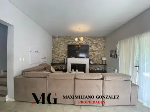 Casa en Alquiler con 2 cocheras