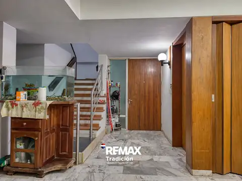 Casa 12 ambientes con 4 baños