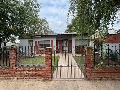 CASAS EN VENTA EN PERGAMINO CON PATIO Y COCHERA