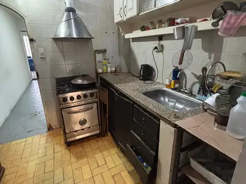 Casa 6 ambientes con 2 baños