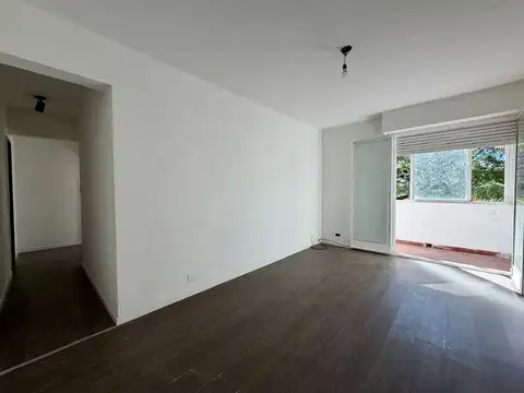 Venta departamento 2 dormitorios y balcon La Plata
