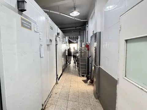 Oficina en Alquiler con 3 cocheras